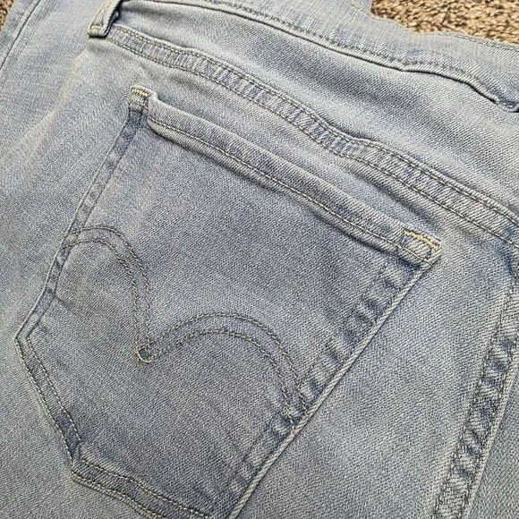 Levis Cropped Jeans Size Size 31 Light Wash Rolled Cuffs Beach Vacation Summer - Picture 5 of 6